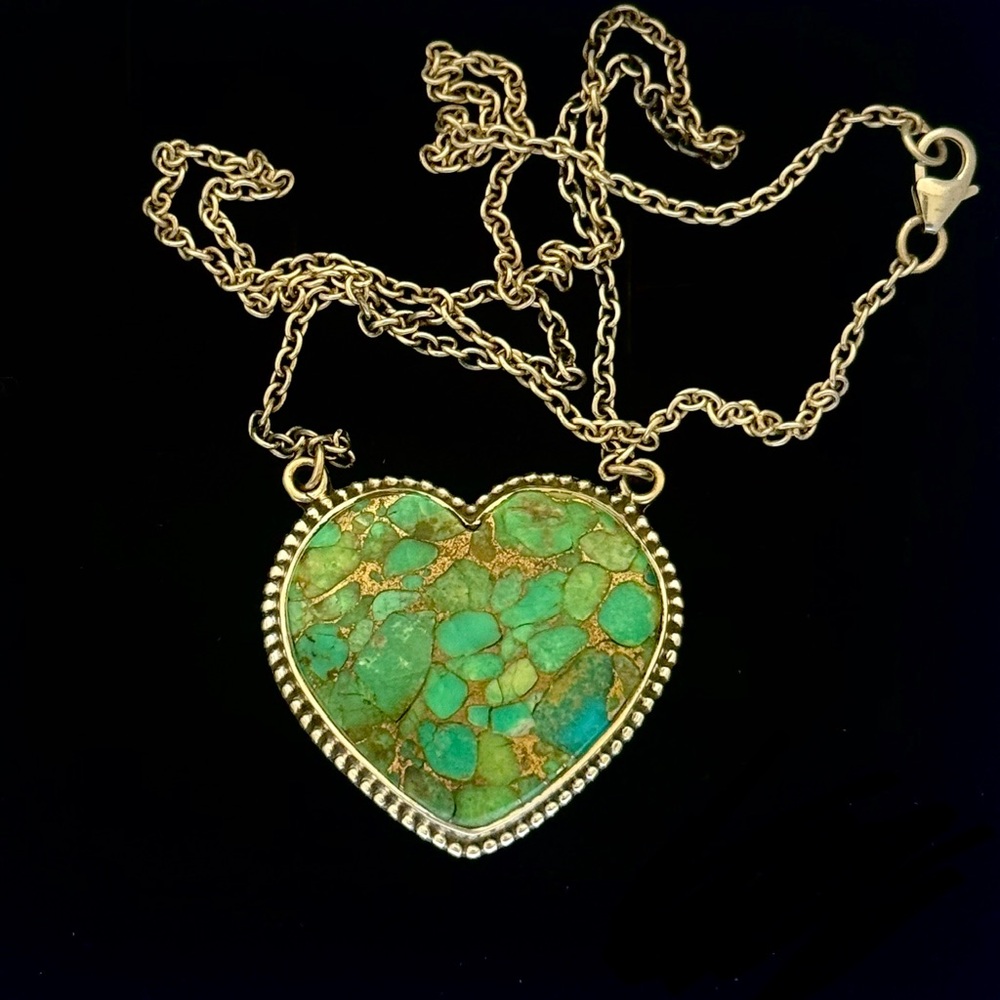 Heart-Shaped Green Sediment Necklace